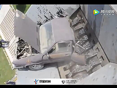 大型汽車(chē)撕碎機(jī)破碎視頻