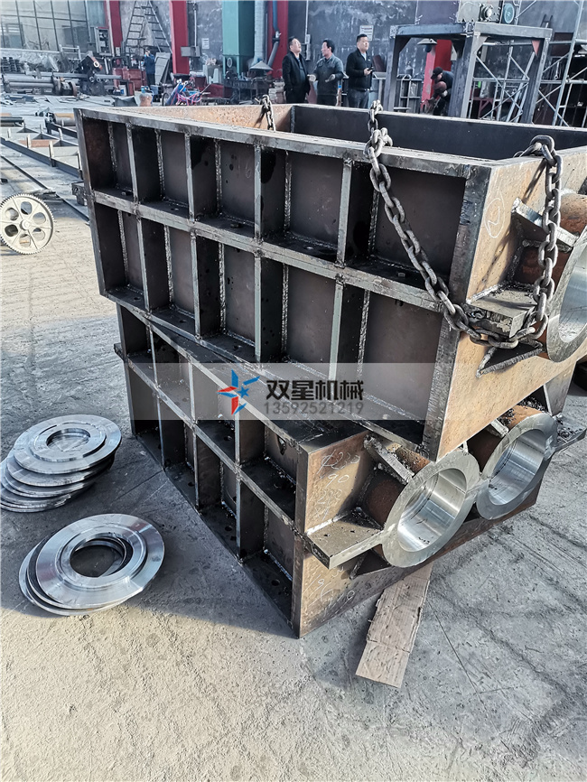 <a href='http://absharbe.com/ssxl/10.html' target='_blank'><span>金屬撕碎機(jī)</span></a>撕碎箱體實(shí)拍