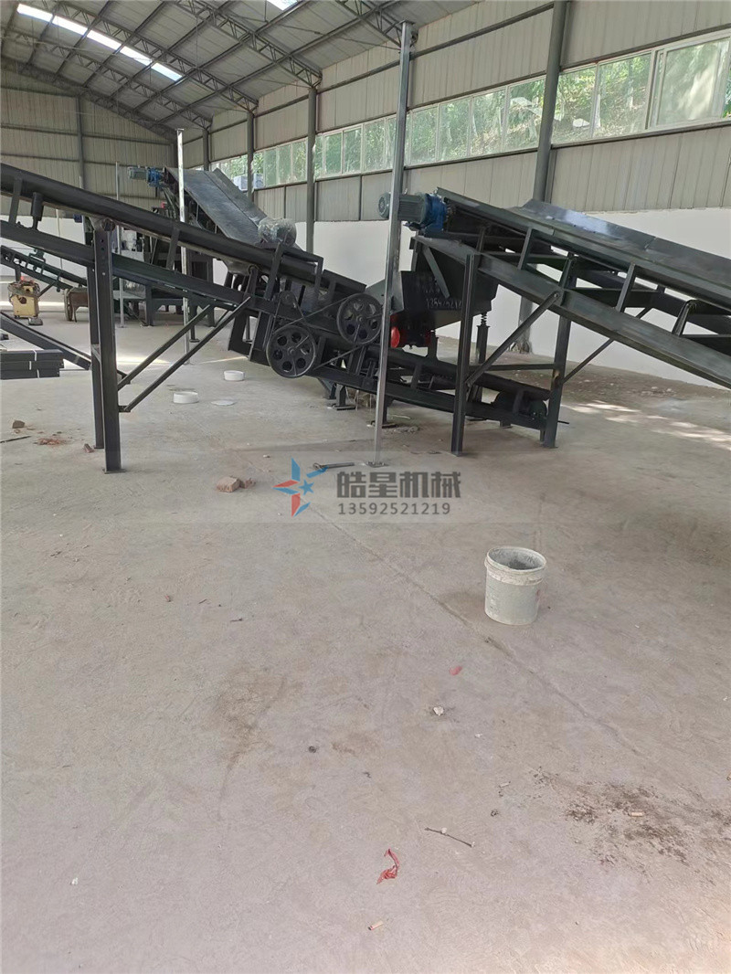 金屬破碎機行業(yè)的發(fā)展還需要不斷深化技術(shù)推廣設(shè)備應用