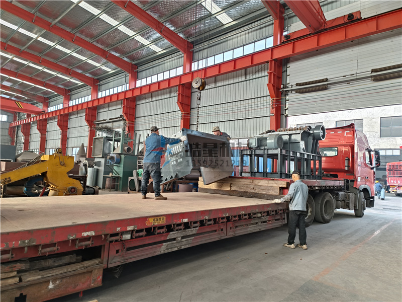 <a href='http://absharbe.com' target='_blank'><span>鋁合金破碎機</span></a>設(shè)備1600型發(fā)往四川客戶